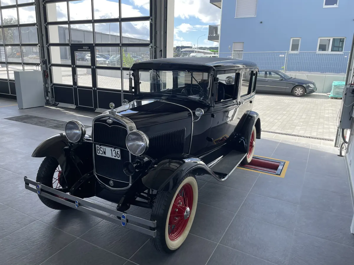 Oldtimer bei der Fahrzeugbewertung